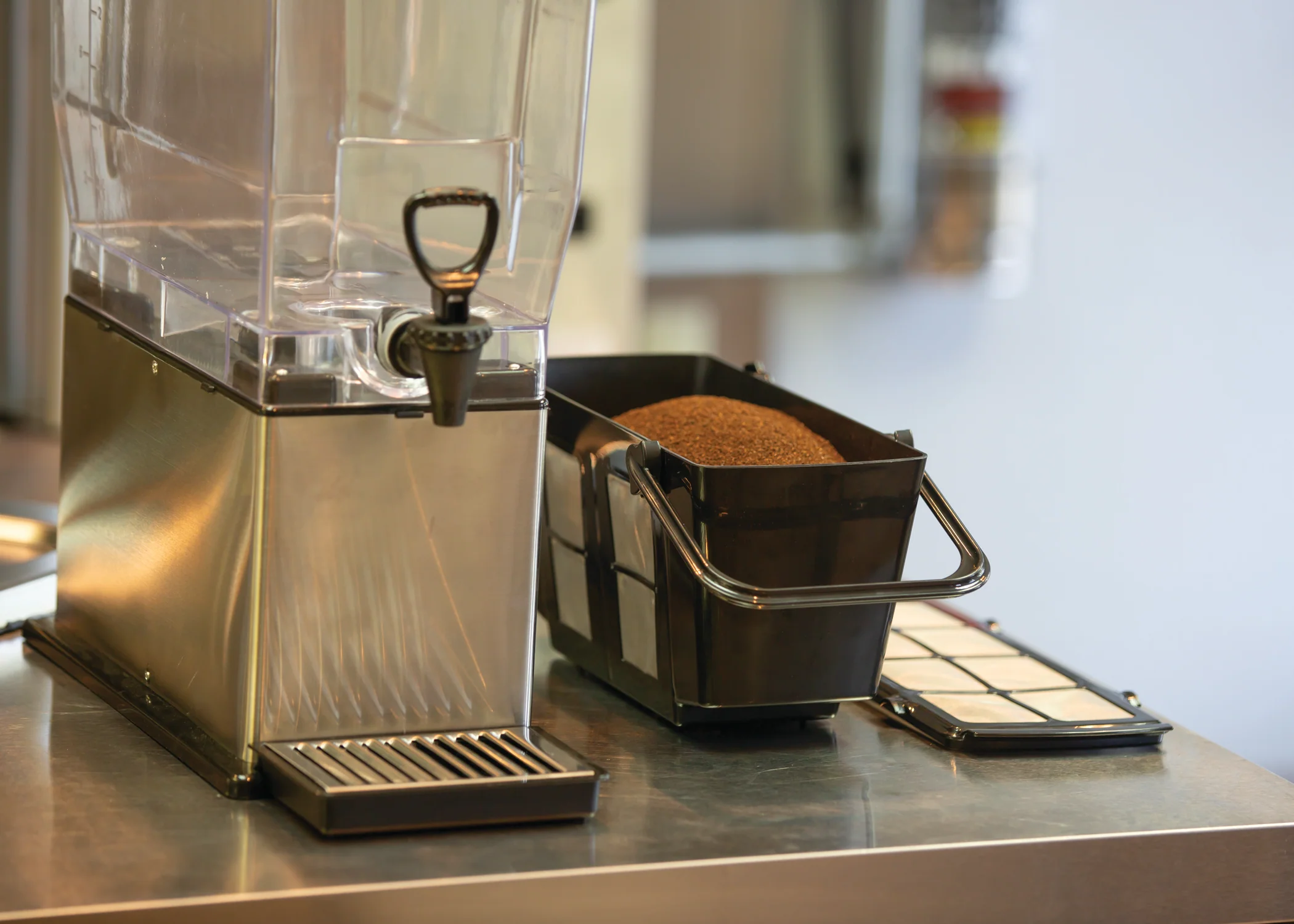 Cold Brew 'N' Serv® Complete 3-Gallon Cold Brew System in Brushed Stainless - Image 4