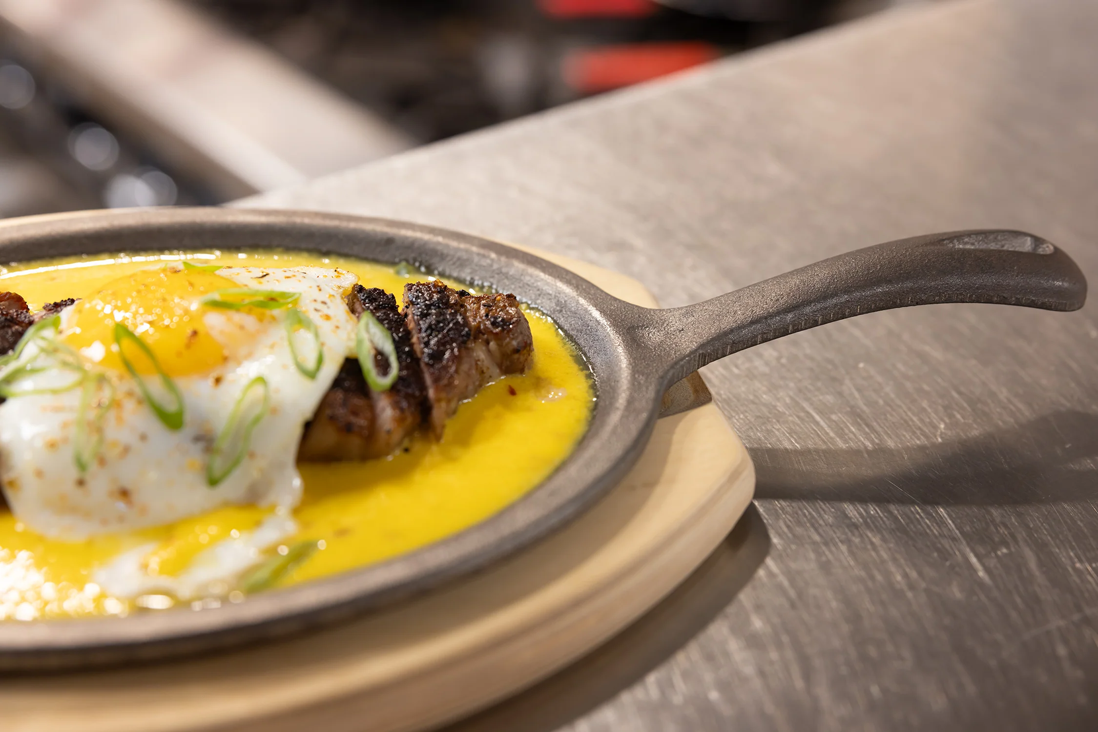 Hot Solutions™ Oval Cast Aluminum Skillet with Handle - Image 2