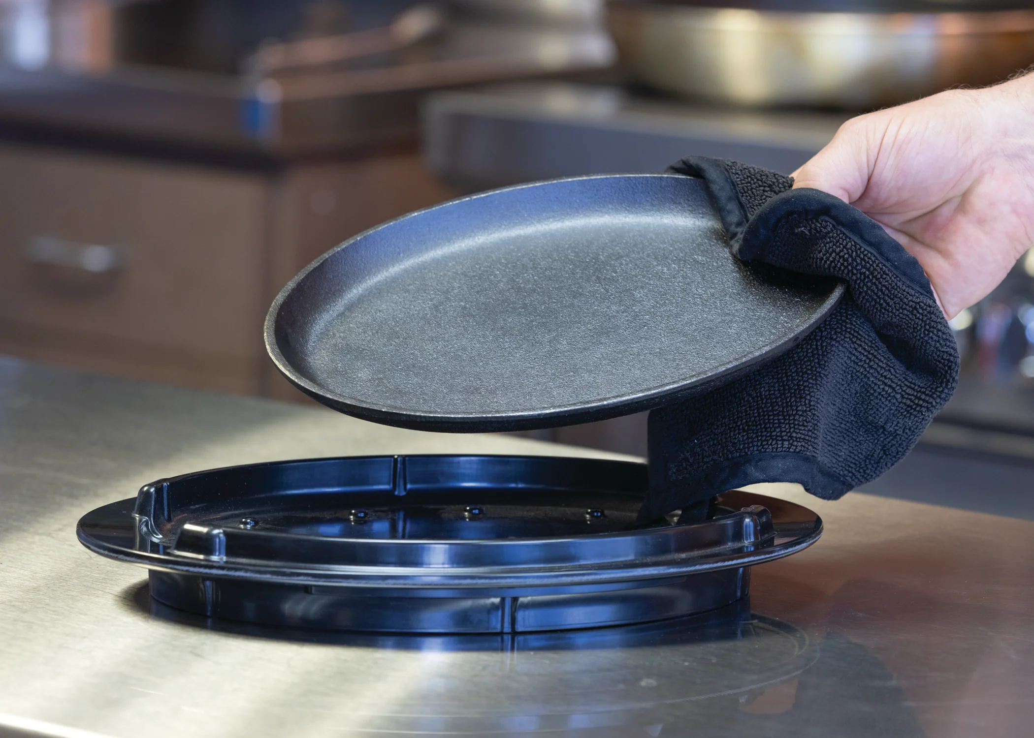 Hot Solutions™ Oval Cast Iron Skillet - Image 2