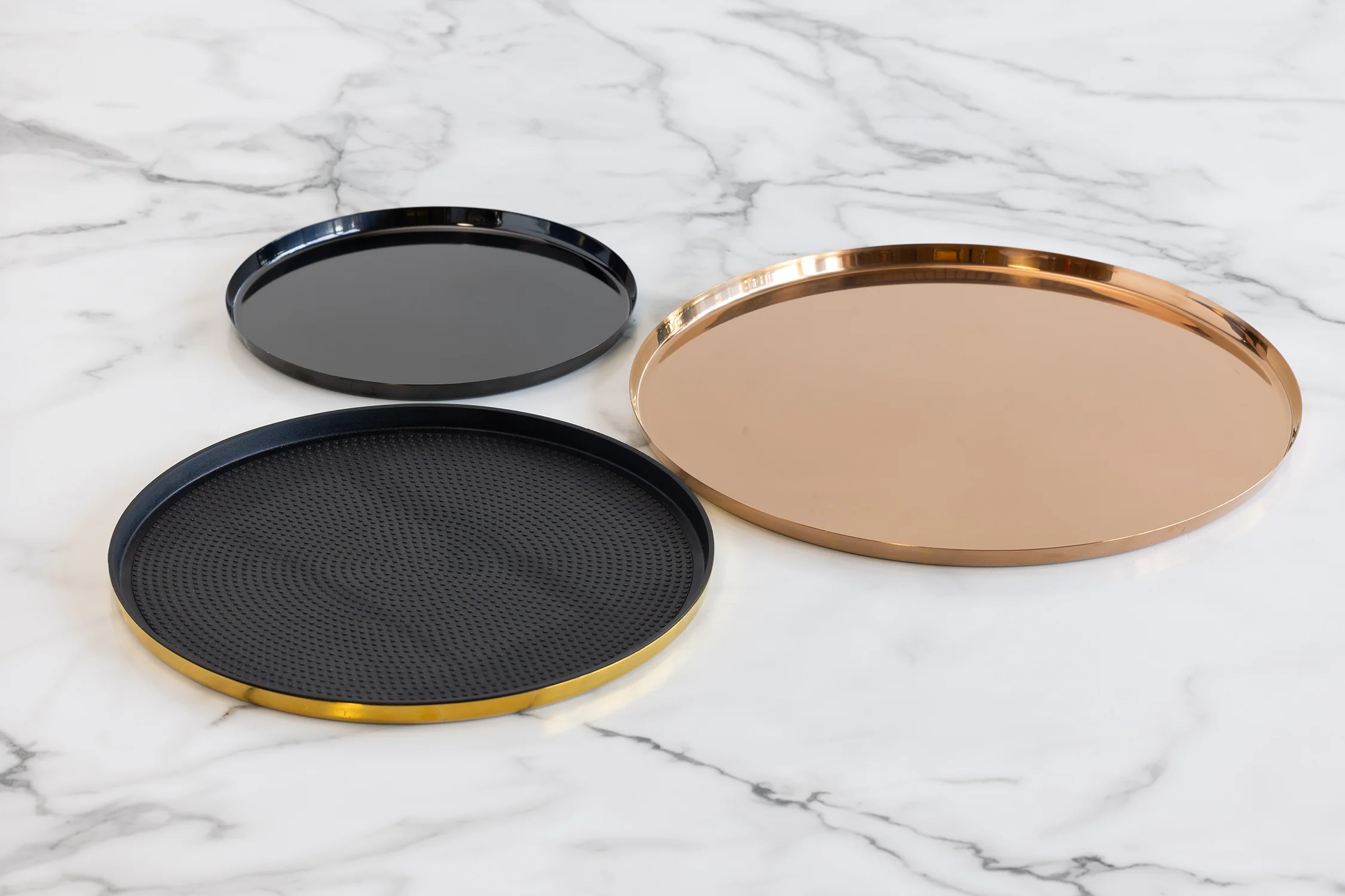Modern Edge Large 14" Round Serving Tray in Black Onyx - Image 2