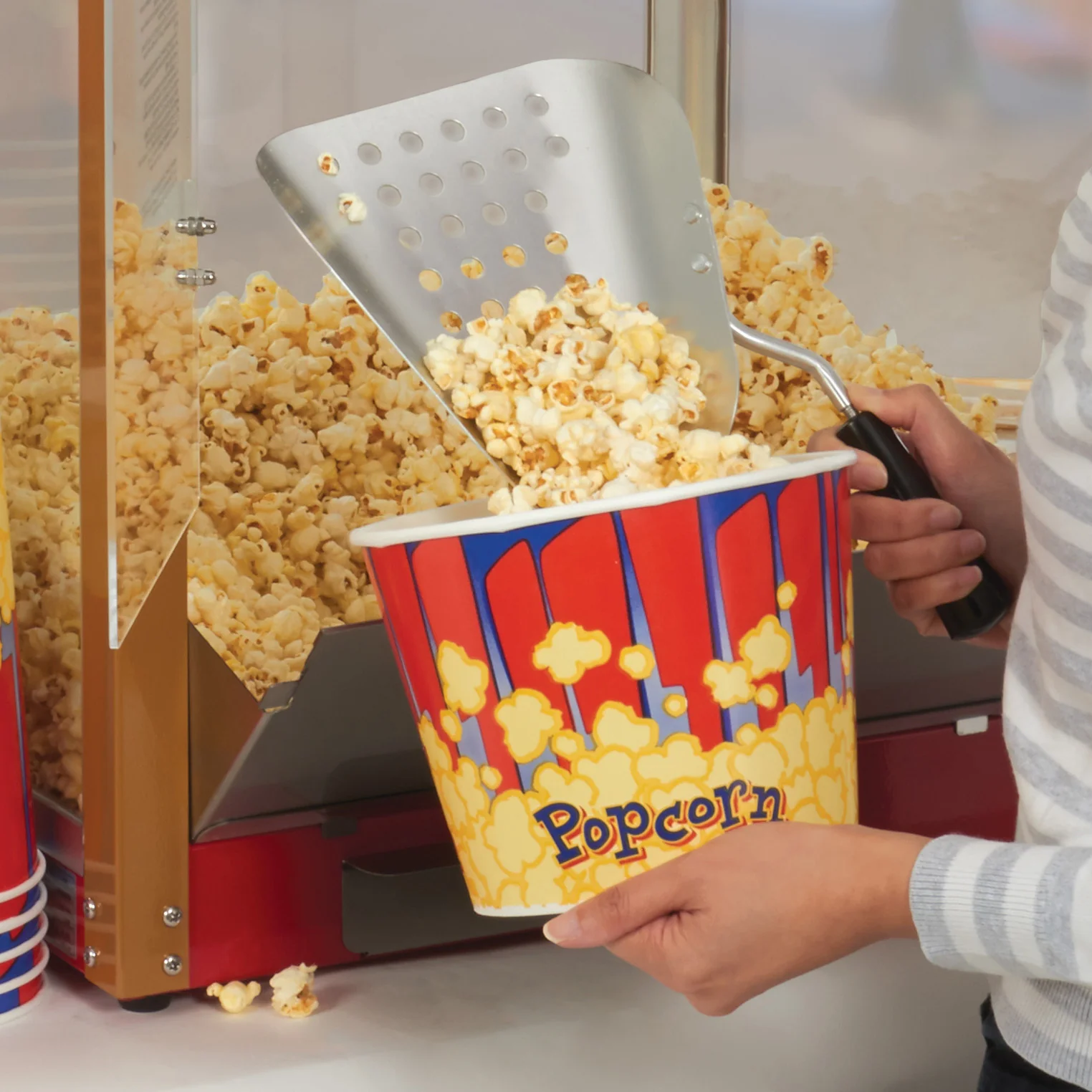 Winco 41485CS 85 Oz Benchmark Popcorn Tub with 7 Inch Top Diameter - 300 Packs - Image 2