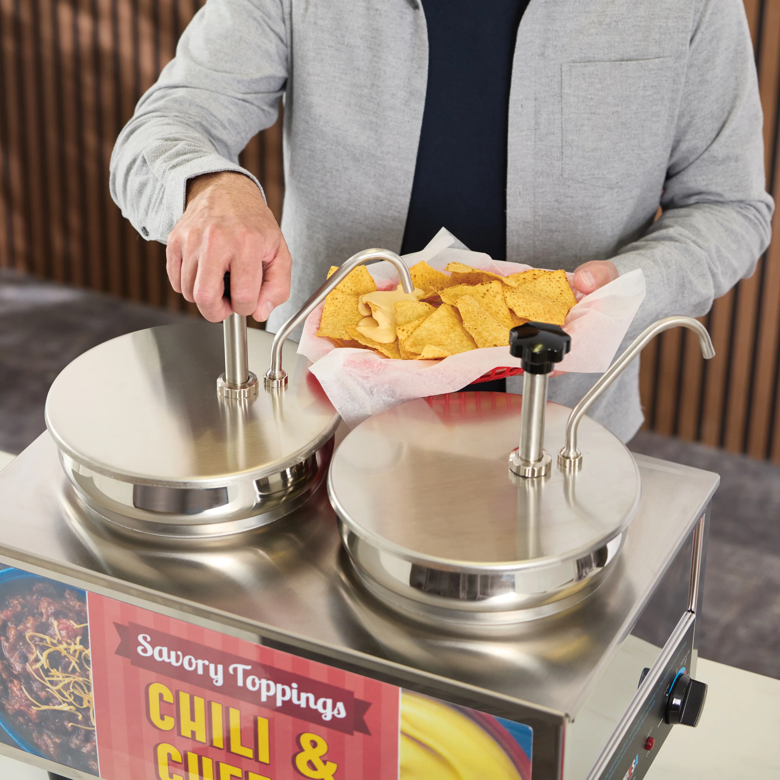 Winco 51074A 21 Inch Benchmark Chili and Cheese Warmer with 2 Stainless Steel Pumps - Image 3