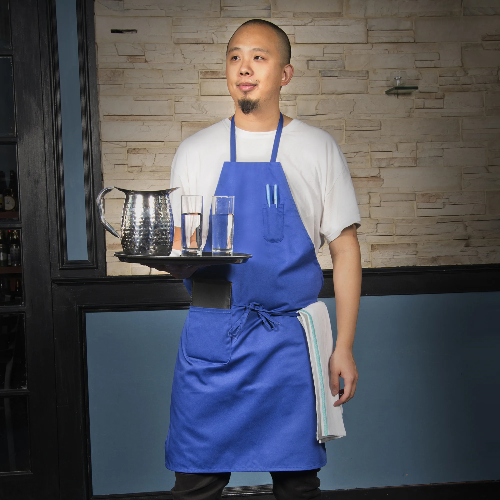 Winco BA-PBL 33 Inch Bib Apron with 2 Pockets Blue Poly-Cotton Blend - Image 2