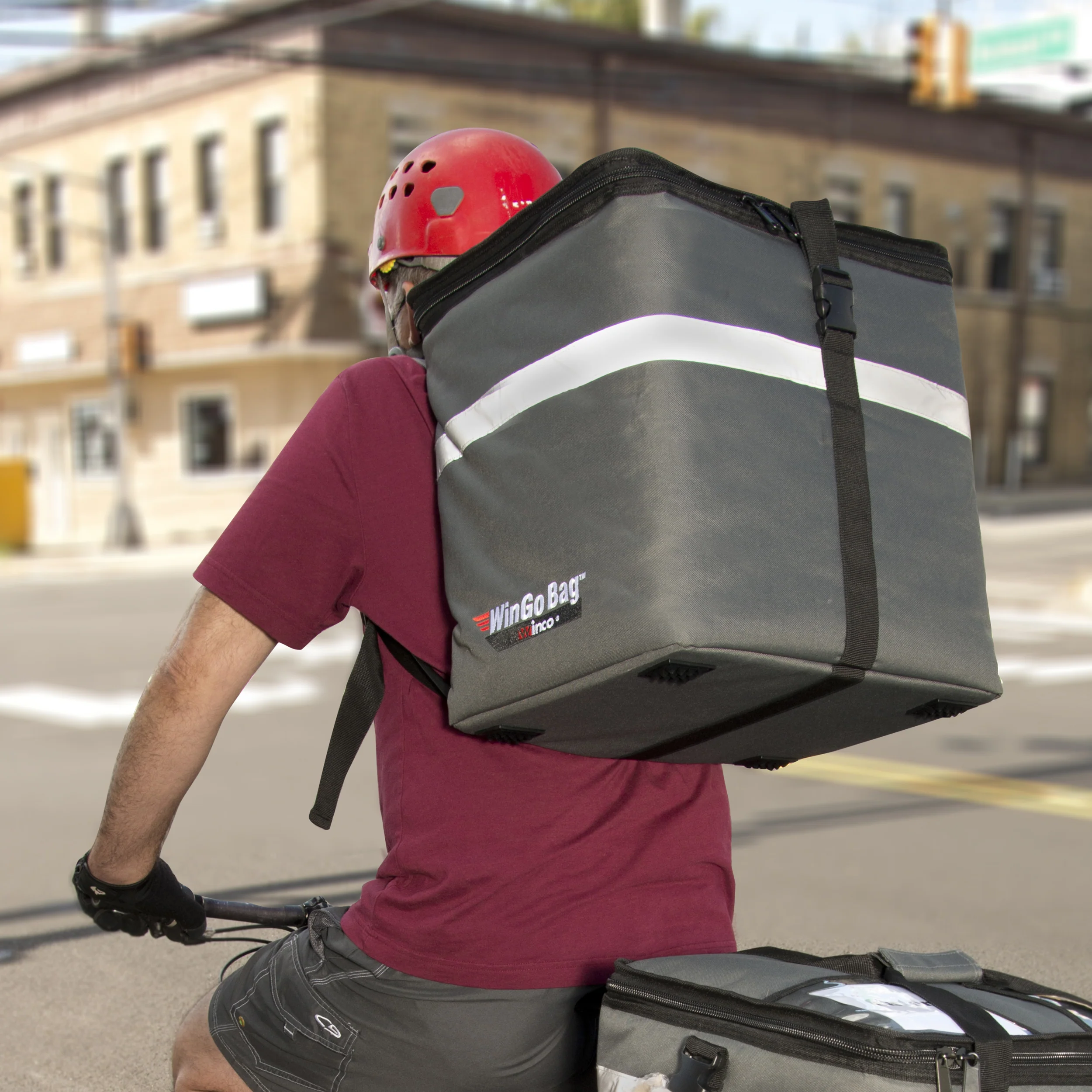 Winco BGDB-1616 16 Inch Delivery Backpack Waterproof Insulated Food Carrier with Adjustable Straps - Image 5