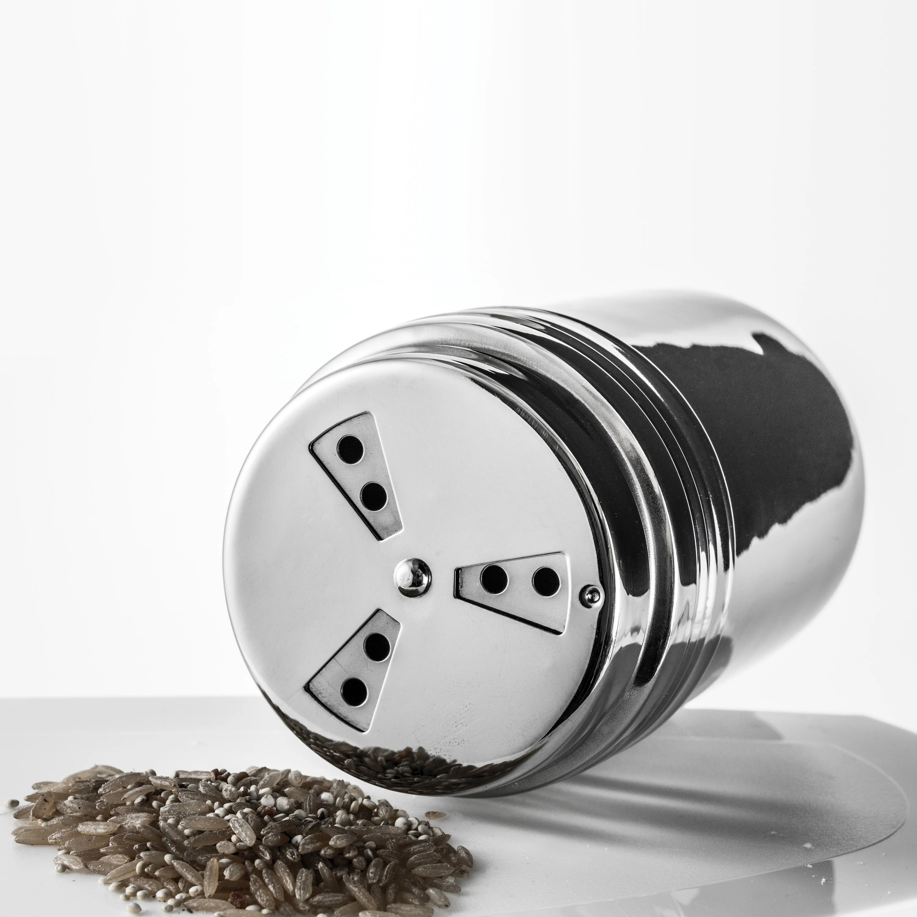 Winco DRG-8P 8 Oz Shaker Dredge 3-way Adjustable Top Stainless Steel Mirror Finish - Image 4