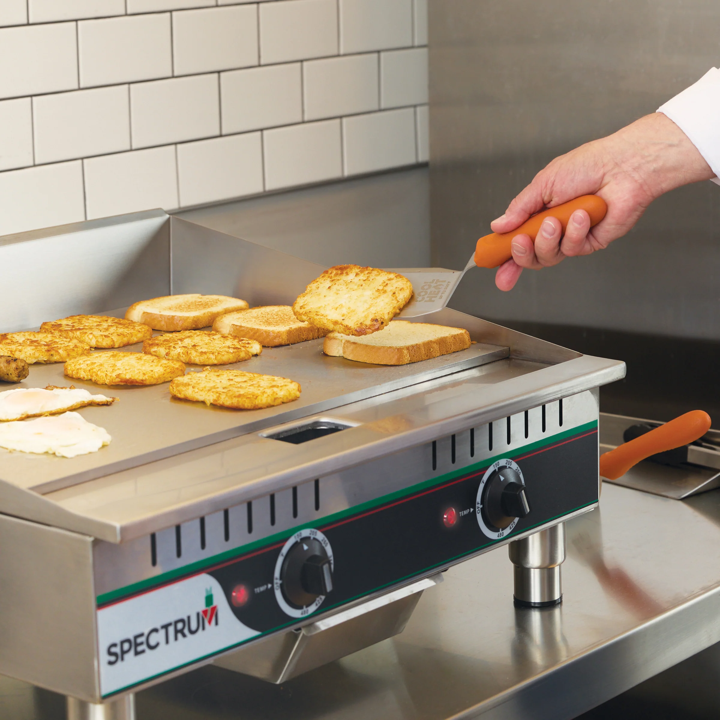 Winco EGD-24M 24 Inch Electric Griddle Solid Steel Cook Plate with Two Zones - Image 3