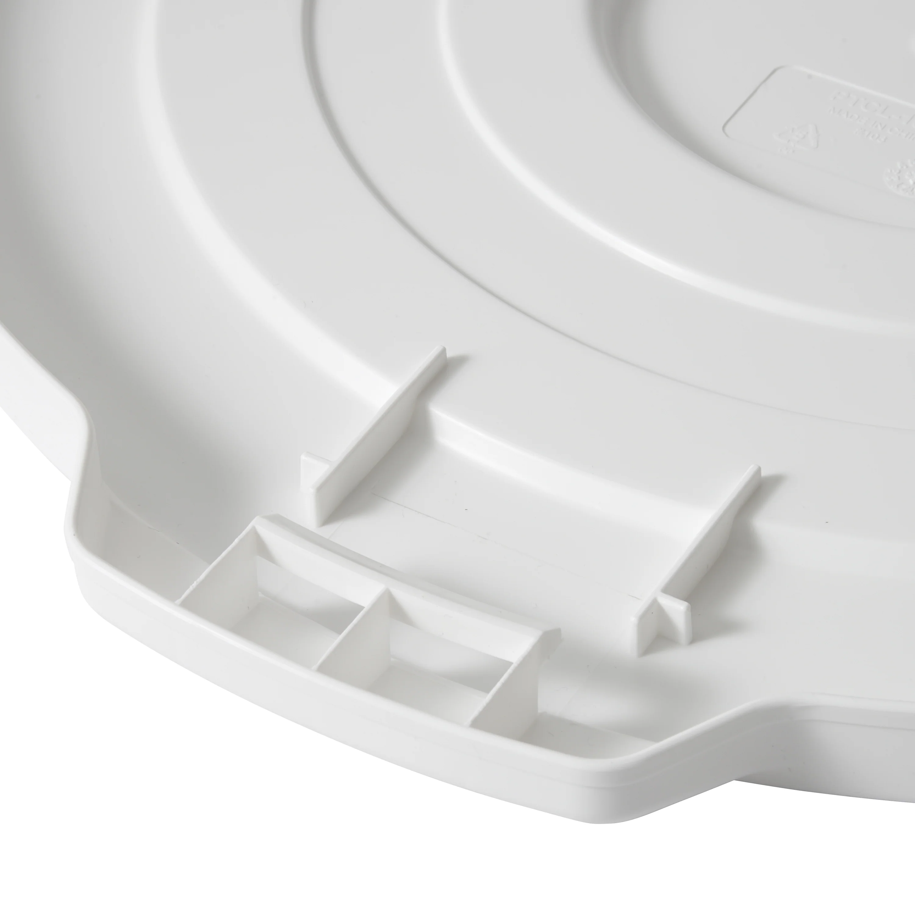Winco FCW-10L Lid for 10 Gallon Round Trash Receptacle BPA Free Plastic White - Image 3