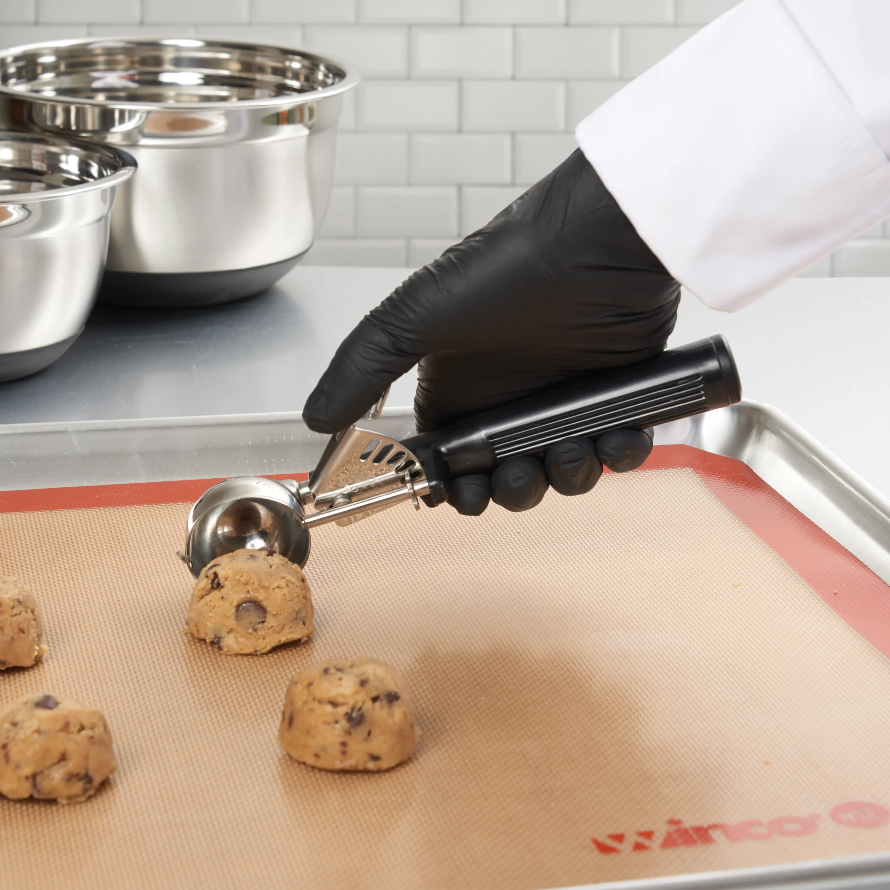Winco ICOP-30 1 Oz Deluxe Disher Round Bowl Stainless Steel Black Handle - Image 2