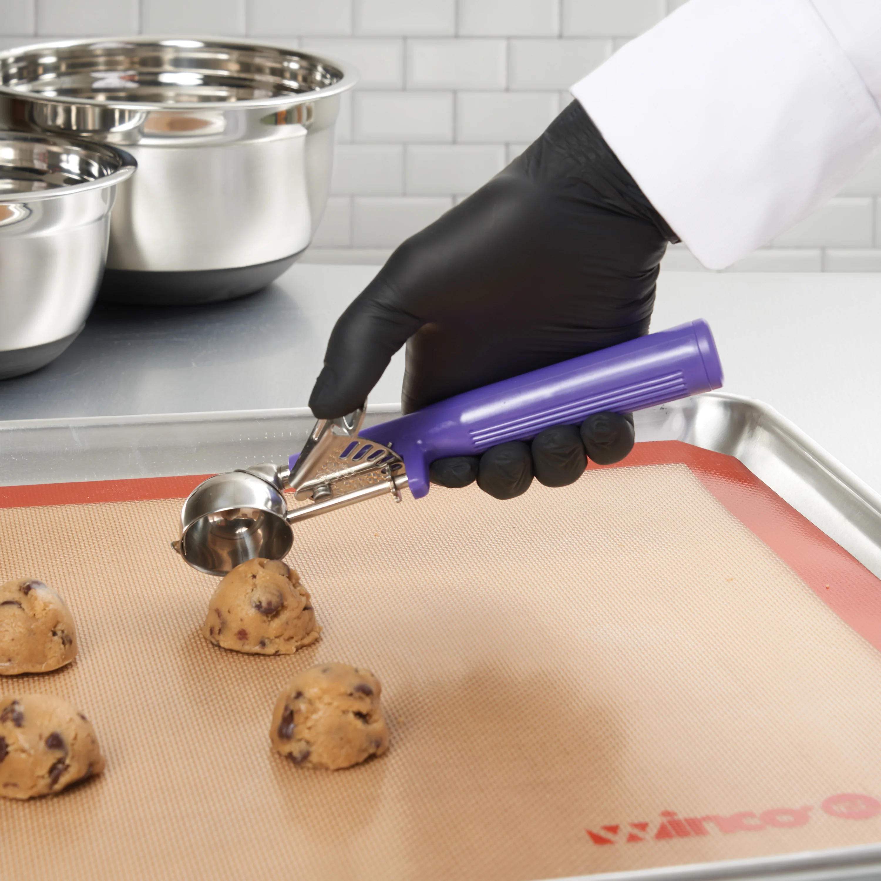 Winco ICOP-40 3/4 Oz Disher Round Bowl One Piece Handle Stainless Steel Purple - Image 2