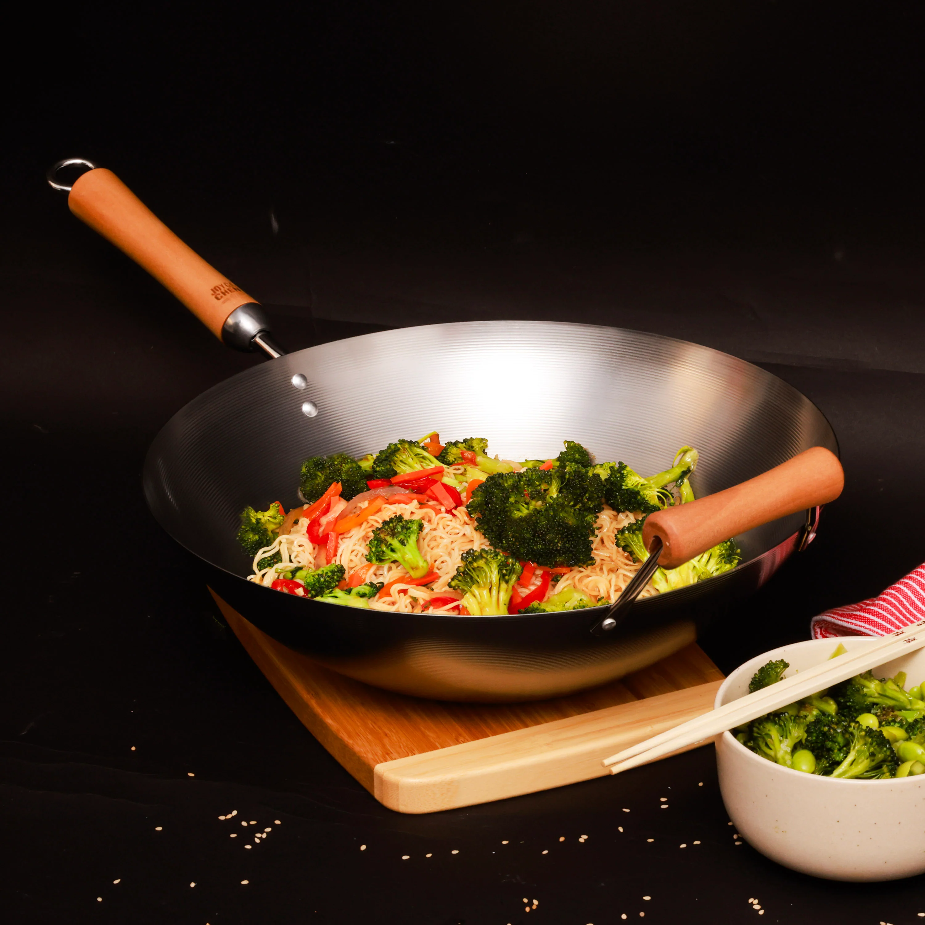Winco J21-9978 14 Inch Wok Pan with birch handles Uncoated carbon steel - Image 6