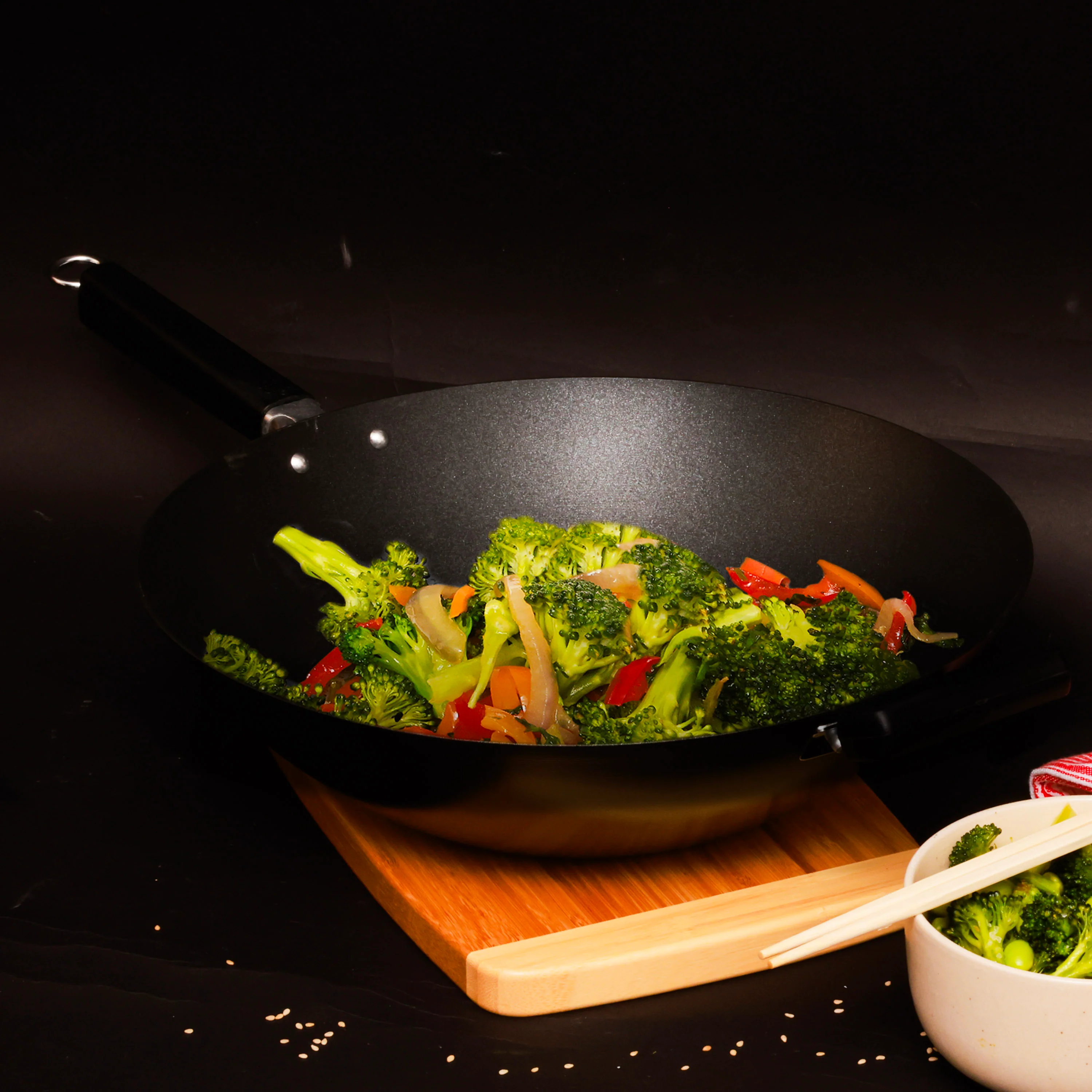 Winco J22-0040 14 Inch Wok Carbon Steel Flat Bottom with Phenolic Handles - Image 7