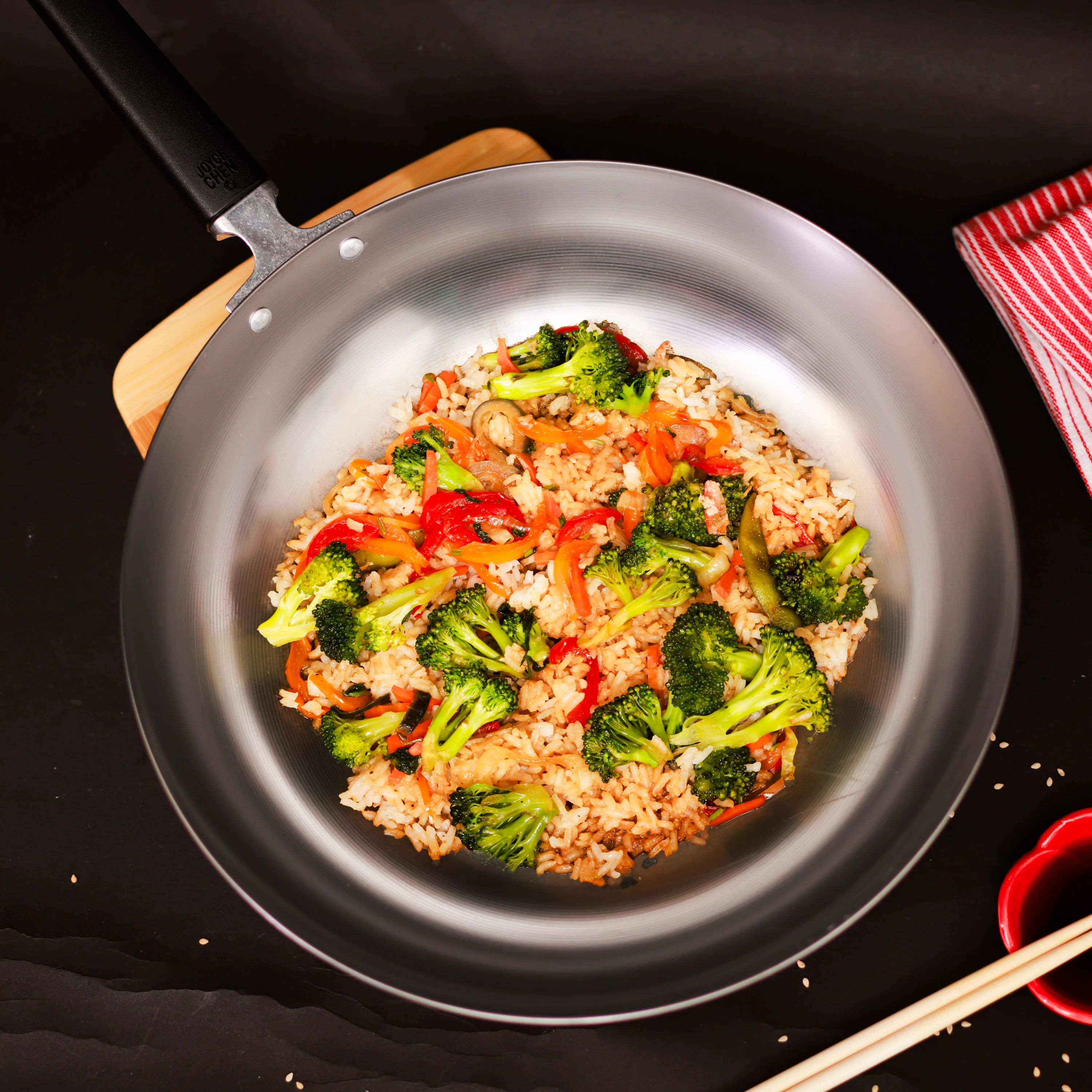 Winco J22-0050 12 Inch Stir Fry Pan with phenolic handle carbon steel - Image 3