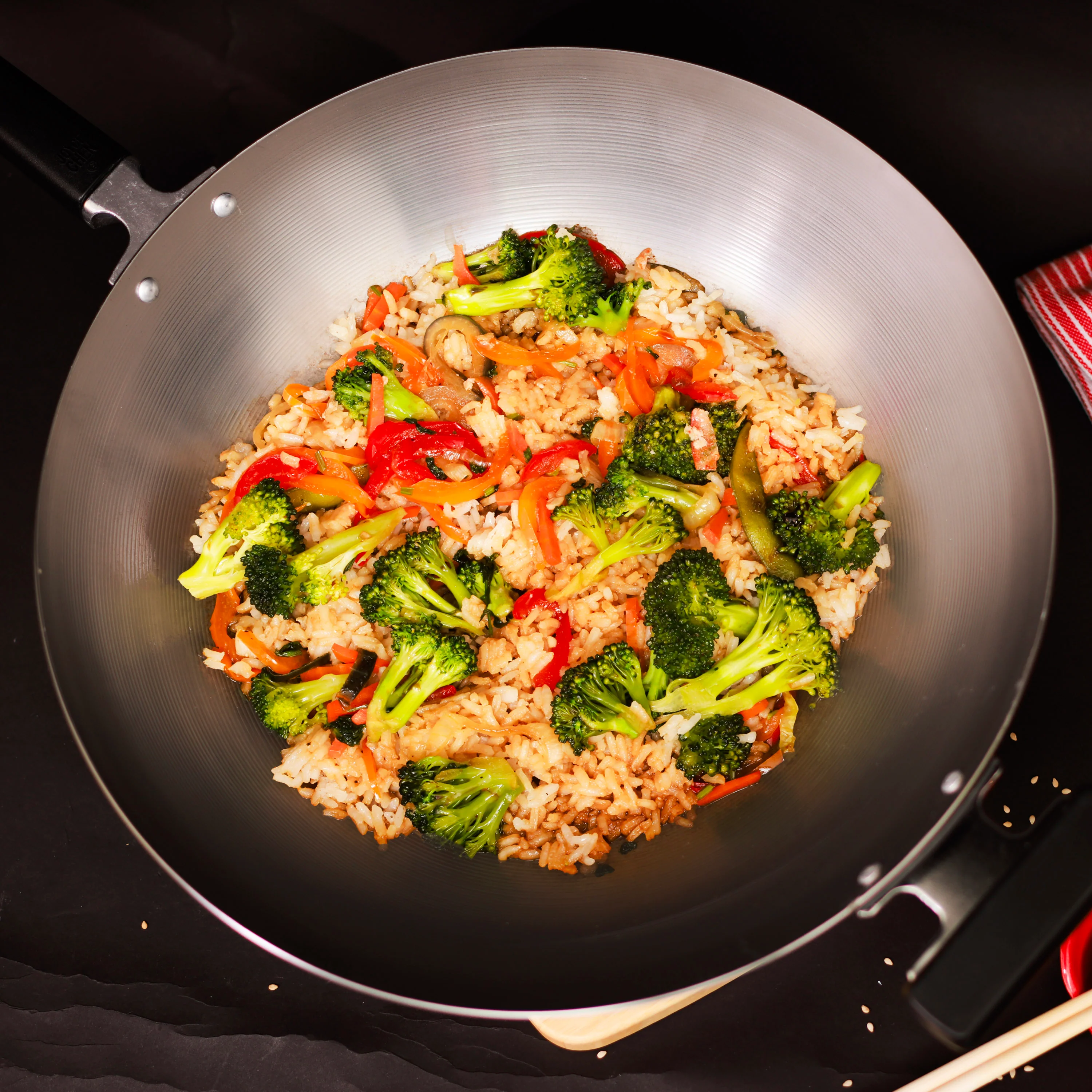 Winco J22-0060 14 Inch Flat Bottom Wok with Phenolic Handles Carbon Steel - Image 3