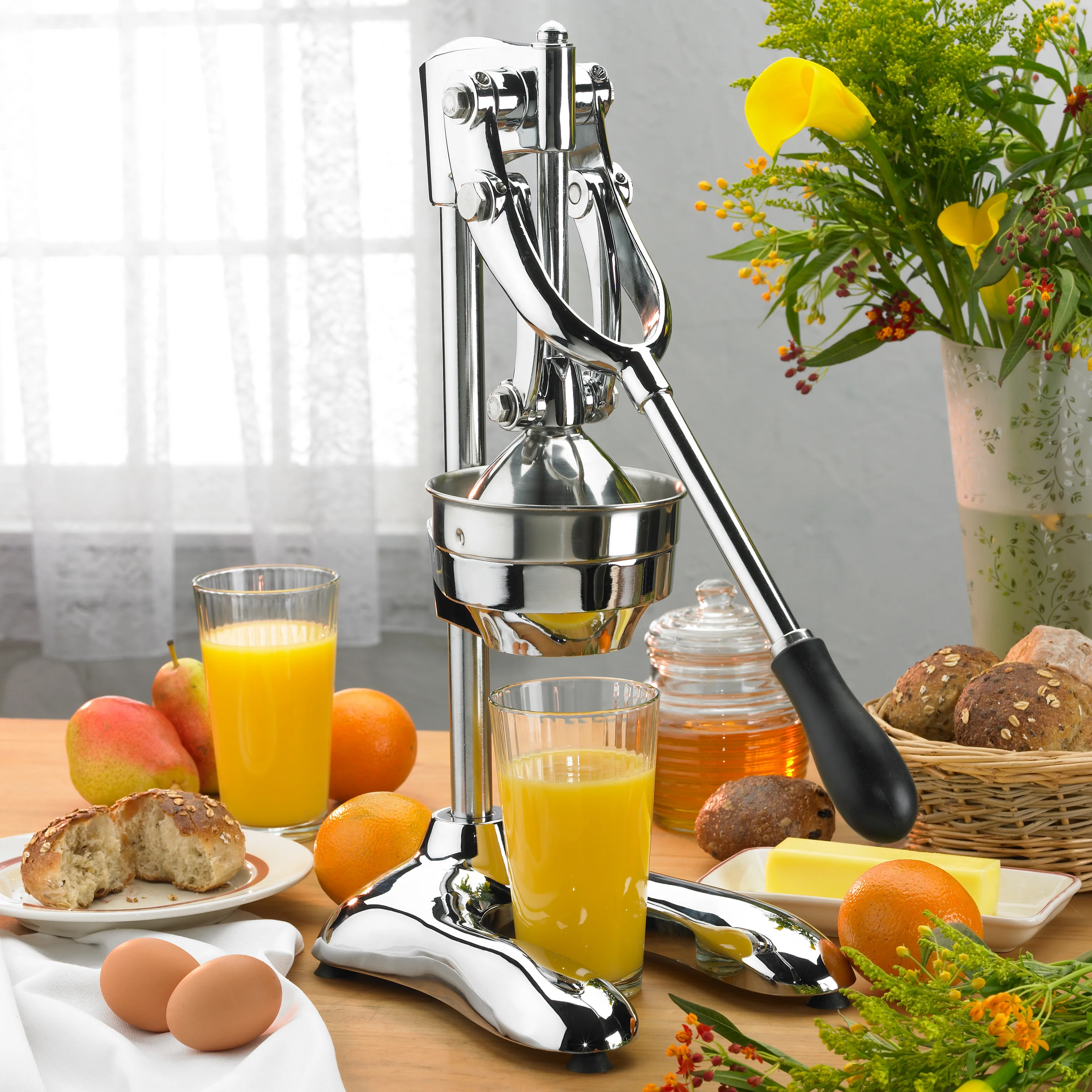 Winco JC-19 11 Inch Lever Action Juice Squeezer with Ergonomic Handle - Image 2