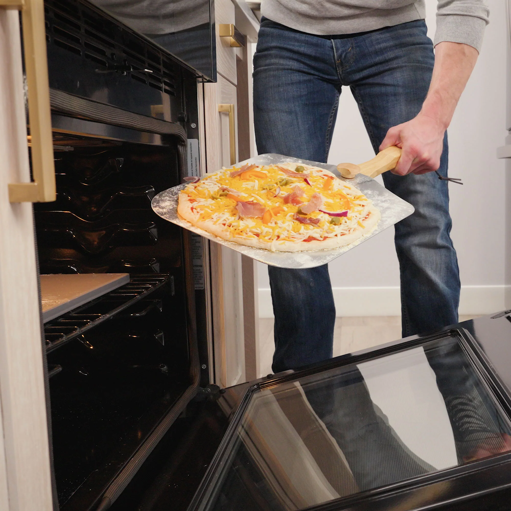 Winco KCH-08435 12 Inch Pizza Peel with Folding Handle Aluminum - Image 5