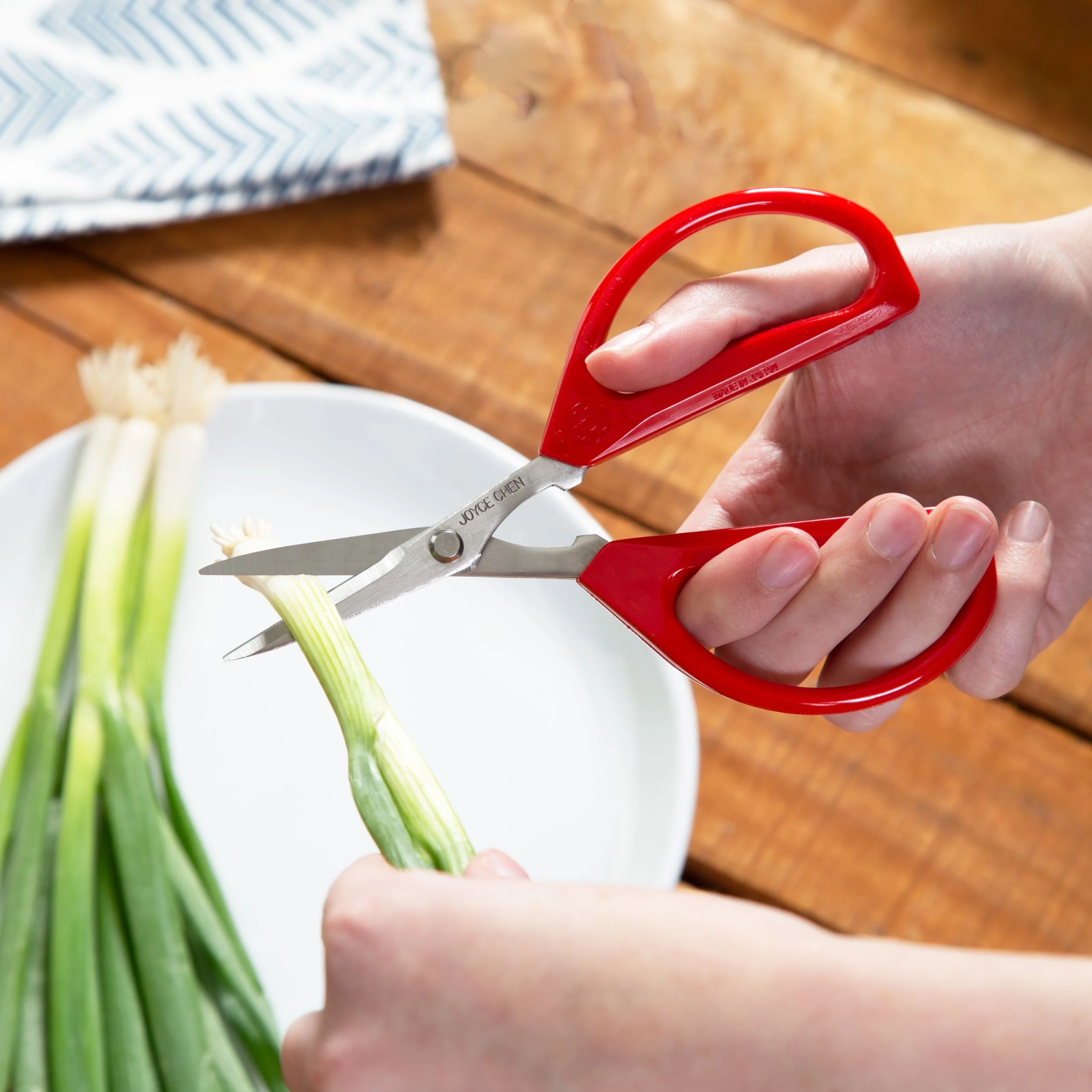 Winco KCHZ09010 9.06 Inch Kitchen Scissors with Red Handles 2 Pack - Image 3