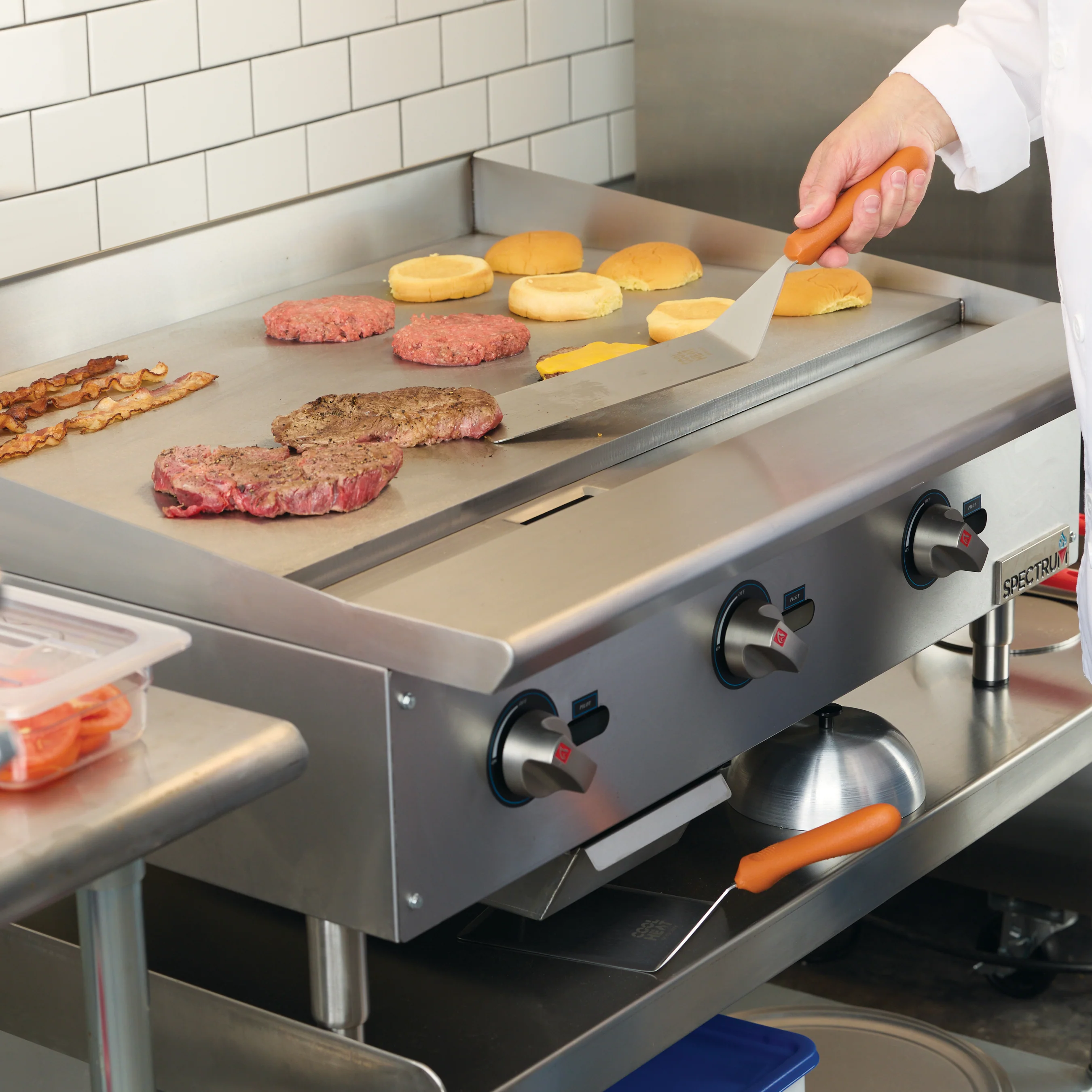 Winco NGGD-36M 36 Inch Gas Griddle Countertop with 3 Burners 90000 BTU - Image 5