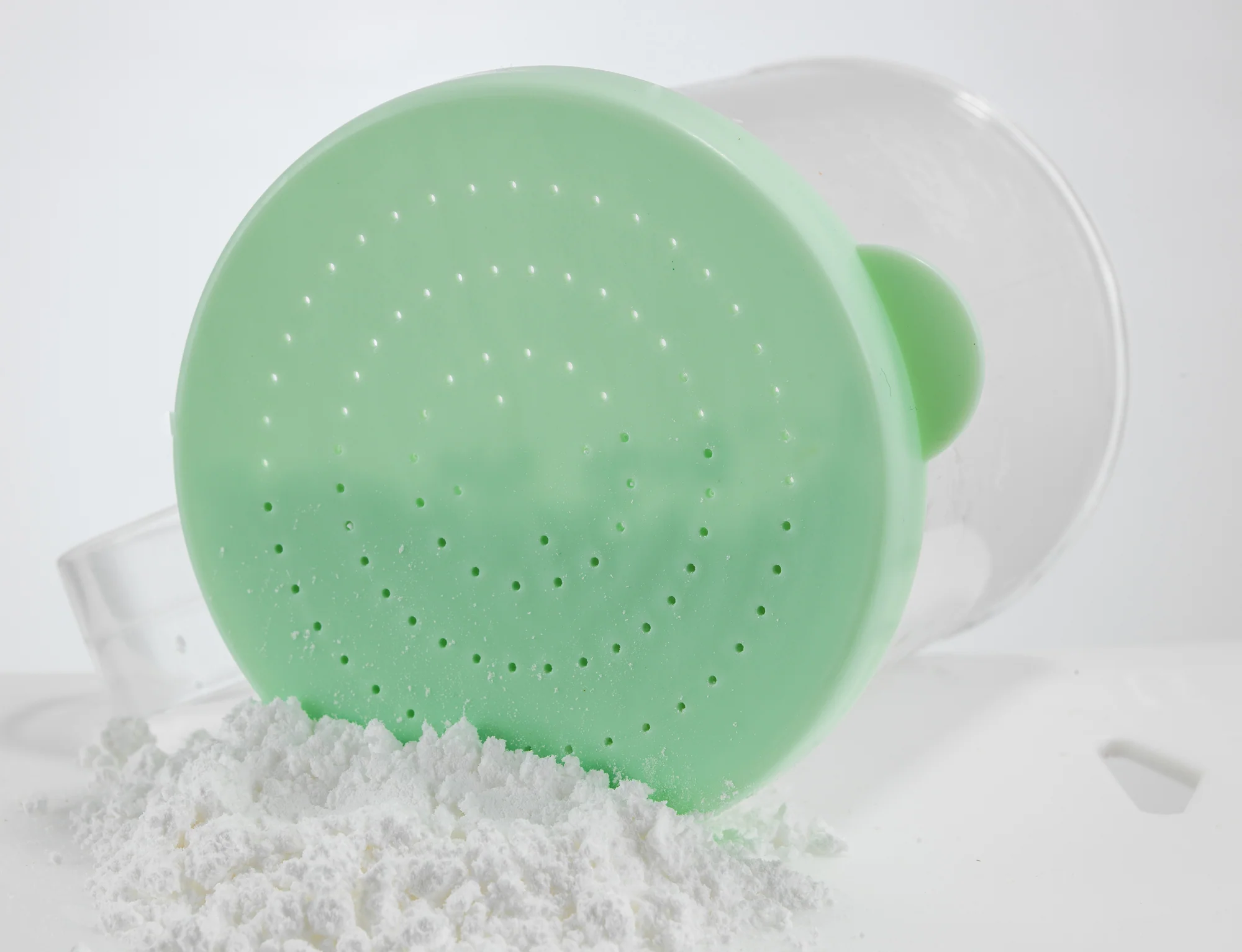 Winco PDG-10AC 10 Oz Shaker Dredge with Handle Polycarbonate NSF Approved - Image 2