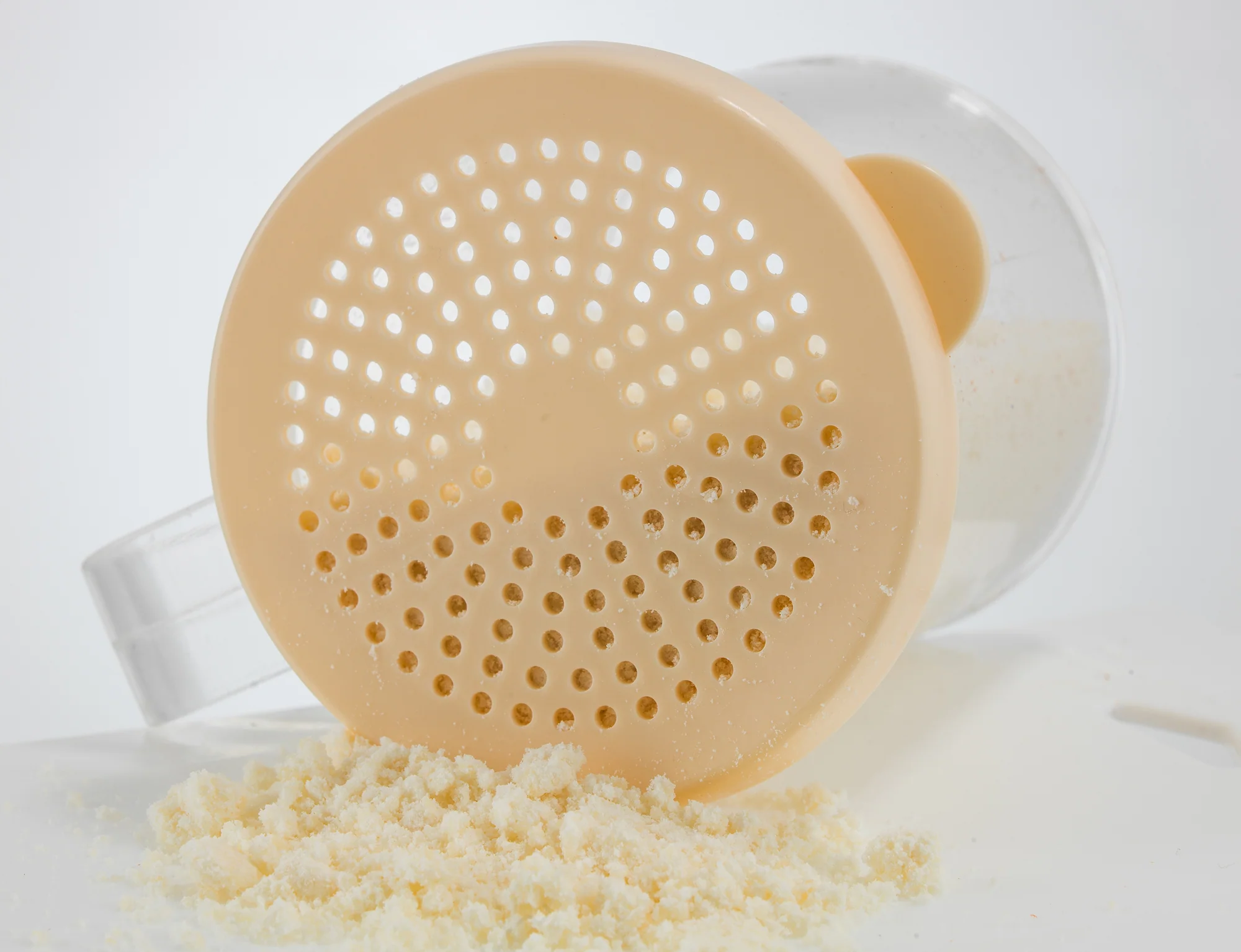 Winco PDG-10AC 10 Oz Shaker Dredge with Handle Polycarbonate NSF Approved - Image 3