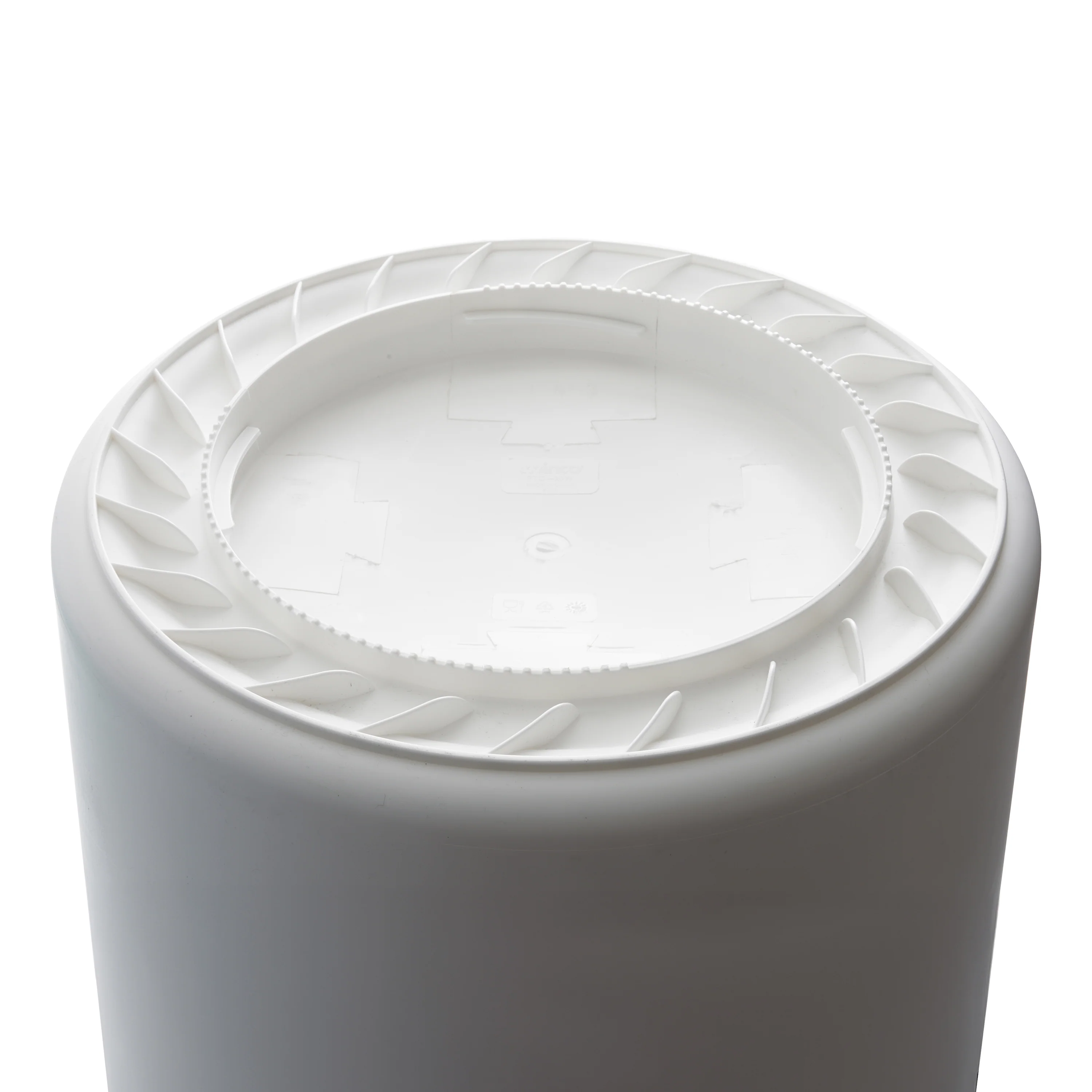 Winco PTC-20W 20 Gallon Heavy Duty Trash Can White HDPE with Durable Design - Image 2