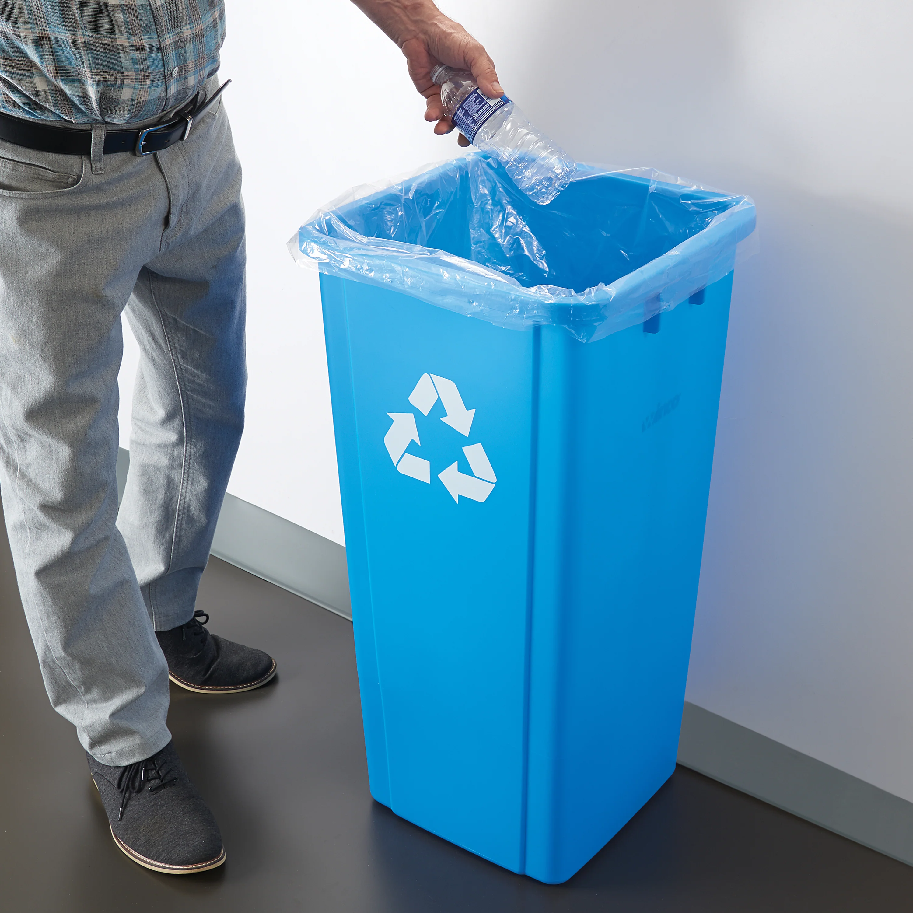 Winco PTCS-23L 15-5/8 Inch Square Recycling Container Polyethylene Blue - Image 3