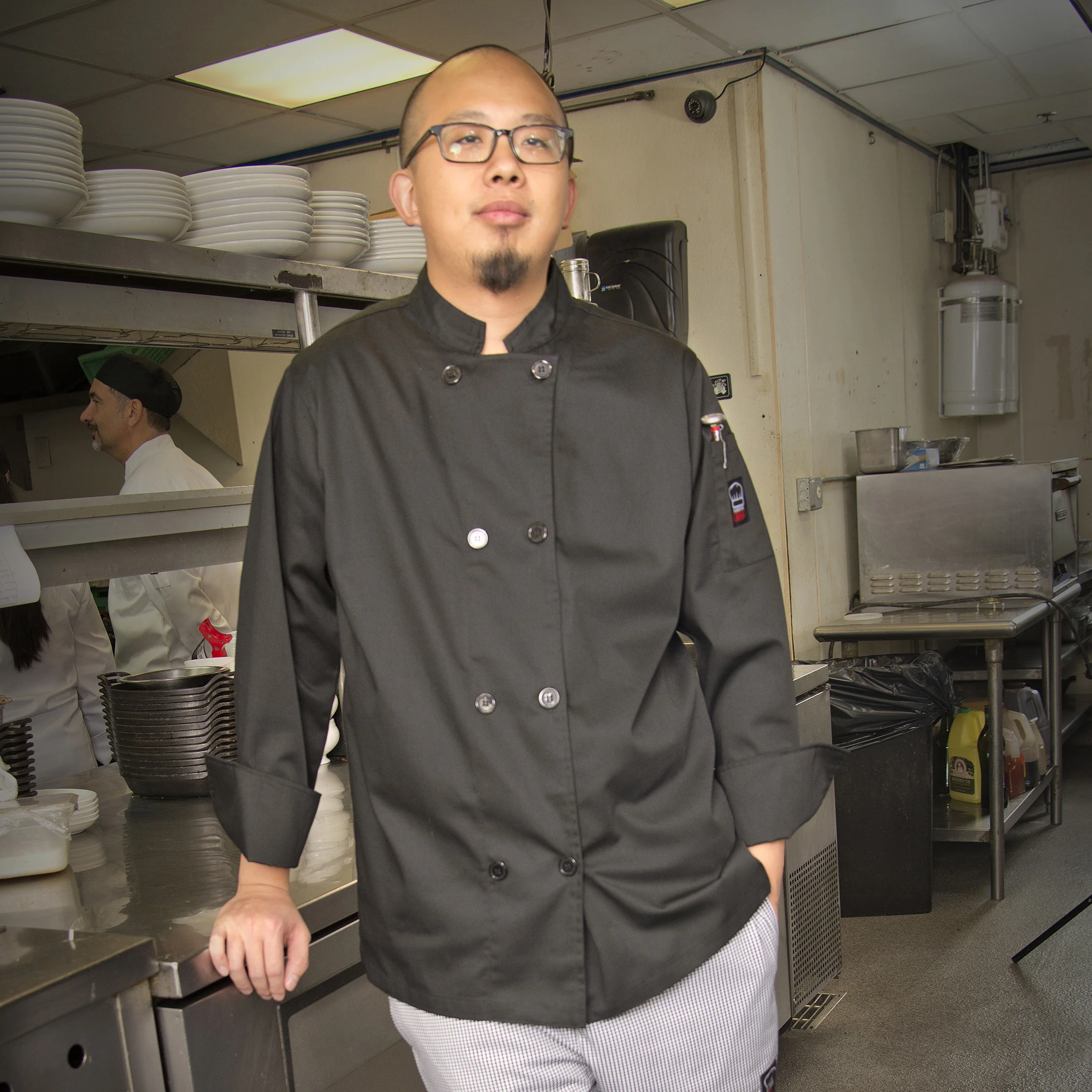 Winco UNF-6KXL 65/35 Poly-Cotton Black Chef Jacket Tapered Fit Double Breasted - Image 4